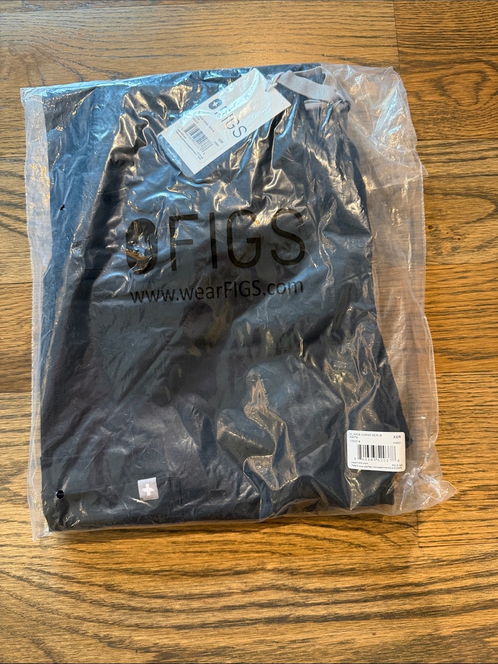 Figs women’s Kade cargo scrub NWT- FIGS